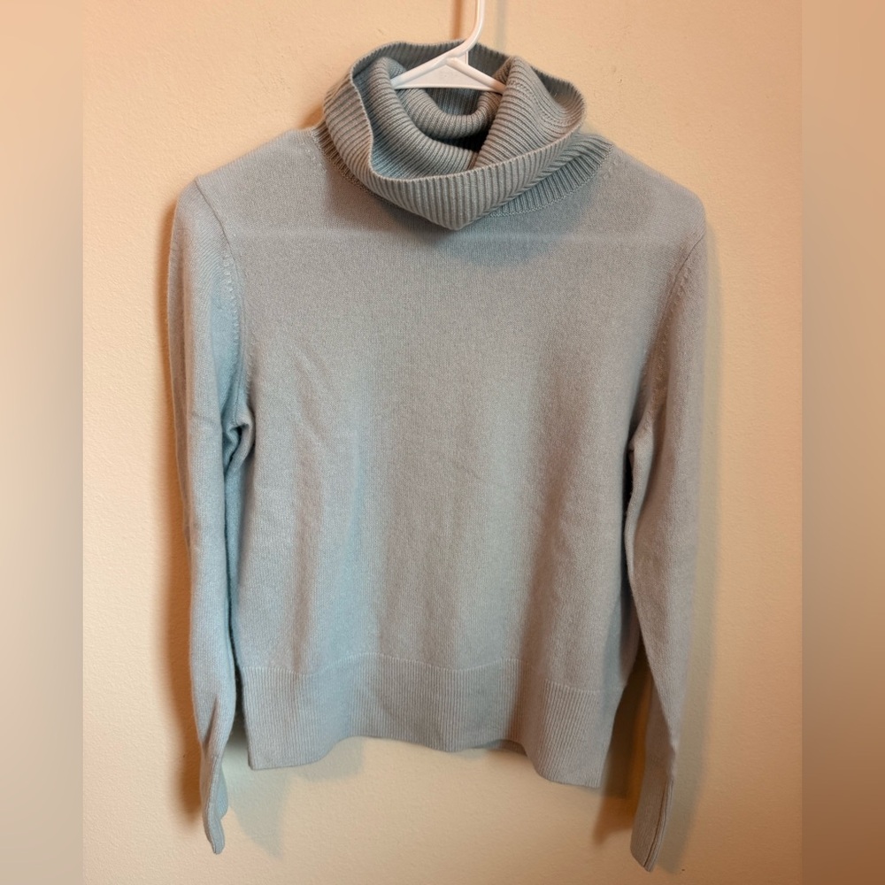WHITE + WARREN CASHMERE ESSENTIAL TURTLENECK SWEATER Light Blue Turtleneck